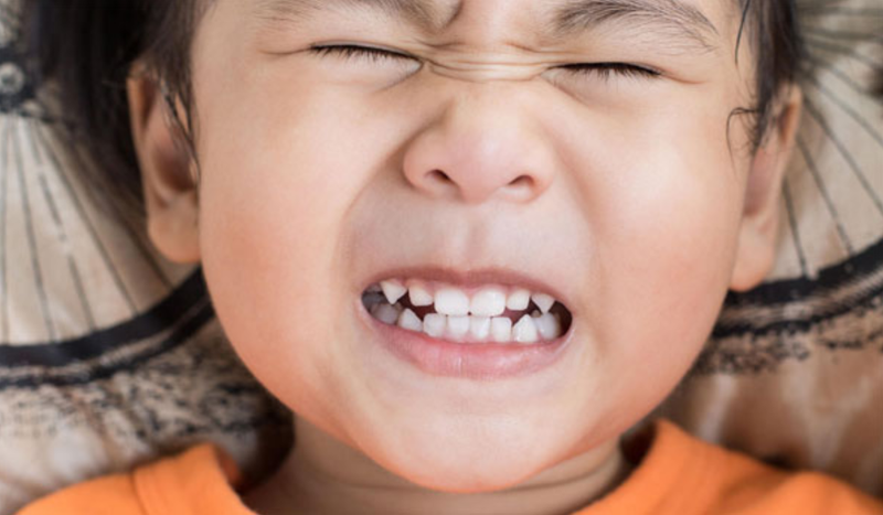 Các nguyên nhân khiến trẻ nghiến răng khi ngủ | ngủ nghiến răng là người như thế nào