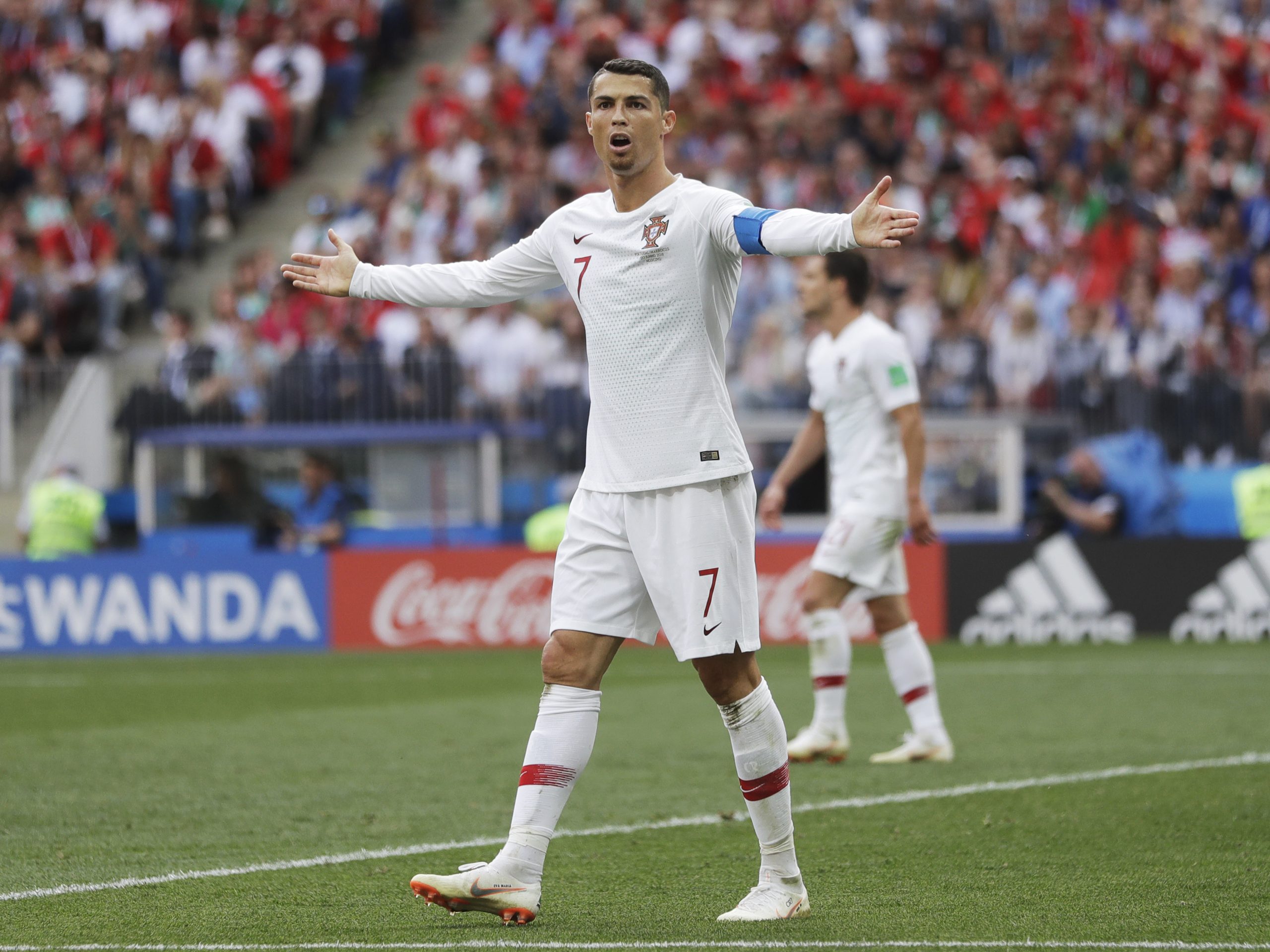 Kỹ thuật đá bóng của Ronaldo: Tận dụng sức mạnh và tốc độ để lấn sân đối thủ - BÓNG ĐÁ ONLINE