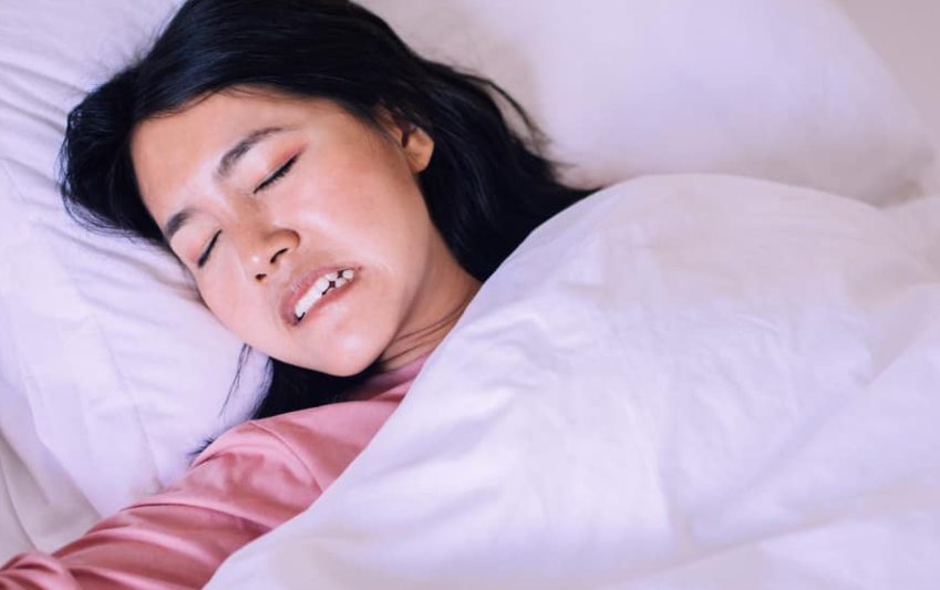 Nghiến răng khi ngủ là gì? ngủ nghiến răng là người như thế nào
