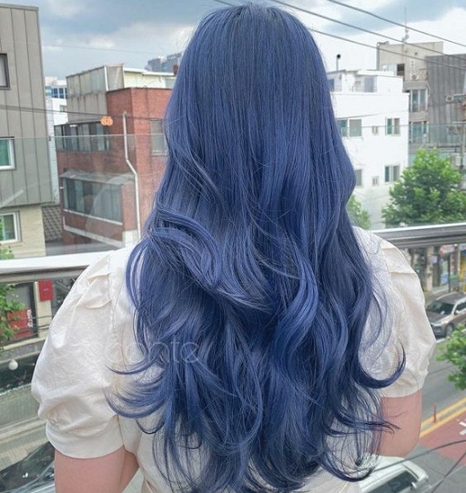 Hình ảnh nhuộm tóc màu xanh dương đen khói nam cá tính
