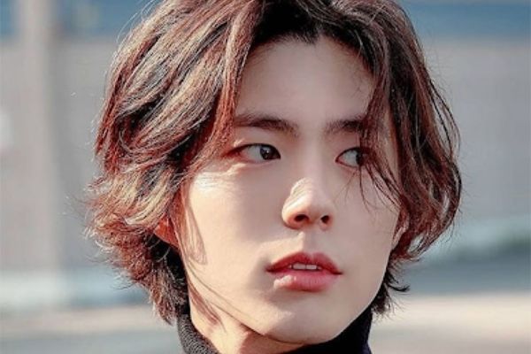 Kiểu tóc Mullet Side Part nam tính và “ngầu” 2022