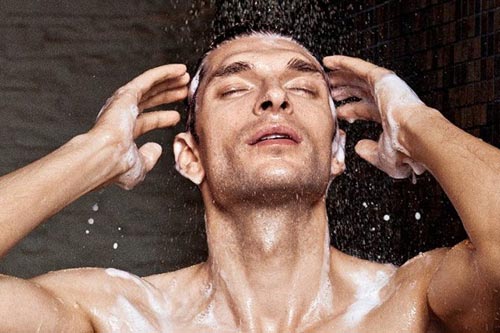 Biến hóa bản thân với những kiểu tóc cực ngầu dành cho nam xoăn