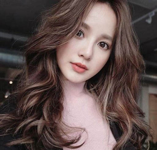 Top 25 Kiểu Tóc Lượn Sóng Dễ Thương Cho Mặt Tròn 2021