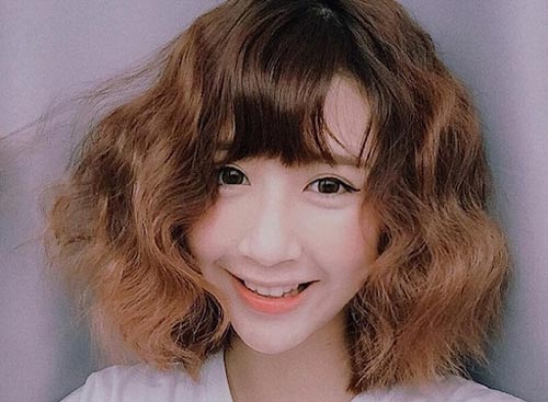 “Lộ diện” kiểu tóc xoăn Bloom đi đầu xu hướng hiện nay