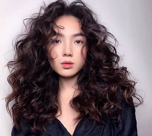 Tóc xoăn hippie là gì? Hình dạng khuôn mặt nào phù hợp với kiểu tóc xoăn hippie?