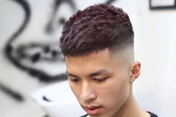 Kiểu tóc xoăn nhiều lớp sâu phù hợp với mọi khuôn mặt