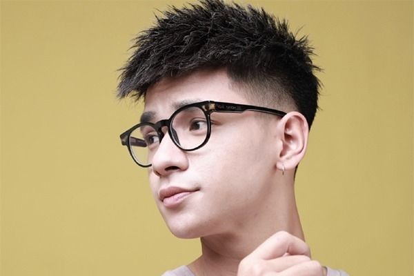 Kiểu tóc xoăn nhiều lớp sâu phù hợp với mọi khuôn mặt