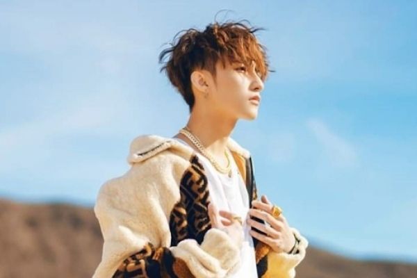 Kiểu tóc xoăn nhiều lớp sâu phù hợp với mọi khuôn mặt